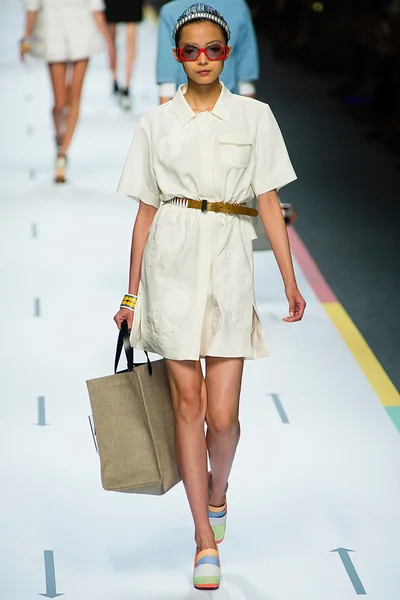 Look 15